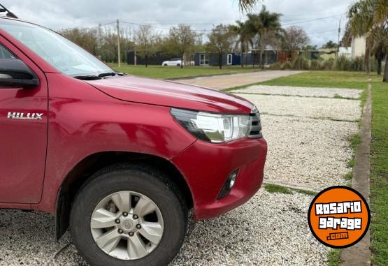 Camionetas - Toyota Hilux 2.4 DC 4X2 SR L16 2016 Diesel 88000Km - En Venta