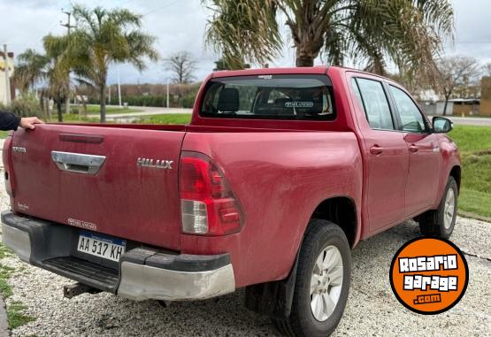 Camionetas - Toyota Hilux 2.4 DC 4X2 SR L16 2016 Diesel 88000Km - En Venta