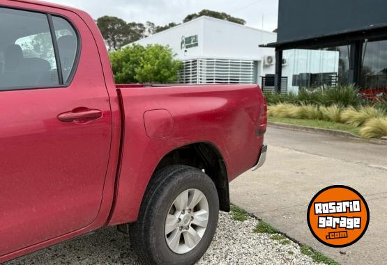 Camionetas - Toyota Hilux 2.4 DC 4X2 SR L16 2016 Diesel 88000Km - En Venta