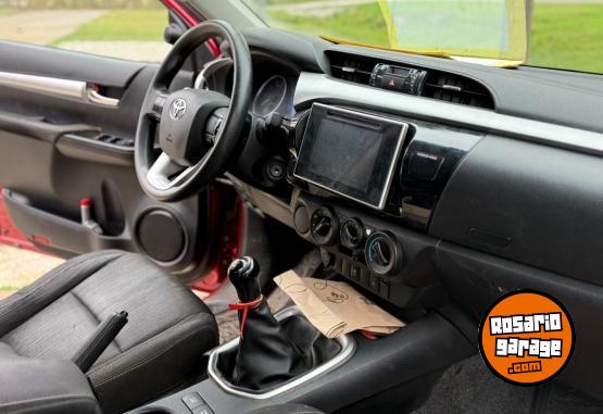 Camionetas - Toyota Hilux 2.4 DC 4X2 SR L16 2016 Diesel 88000Km - En Venta