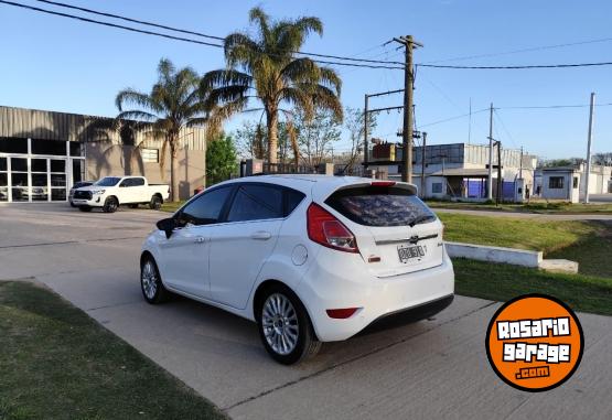 Autos - Ford Fiesta Titanium Powershif 2015 Nafta 178000Km - En Venta