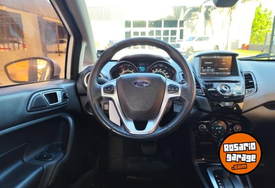 Autos - Ford Fiesta Titanium Powershif 2015 Nafta 178000Km - En Venta