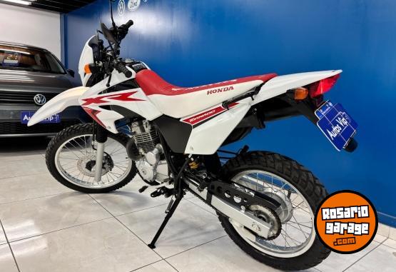 Motos - Honda TORNADO XR 250 2023 Nafta 4900Km - En Venta