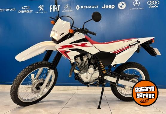Motos - Honda TORNADO XR 250 2023 Nafta 4900Km - En Venta