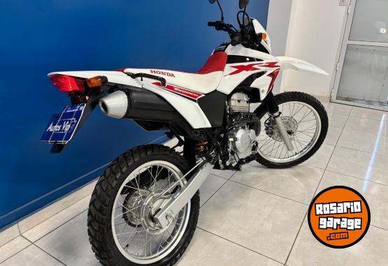 Motos - Honda TORNADO XR 250 2023 Nafta 4900Km - En Venta