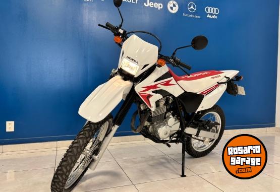 Motos - Honda TORNADO XR 250 2023 Nafta 4900Km - En Venta