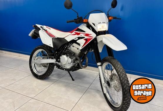 Motos - Honda TORNADO XR 250 2023 Nafta 4900Km - En Venta