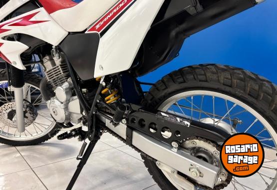 Motos - Honda TORNADO XR 250 2023 Nafta 4900Km - En Venta