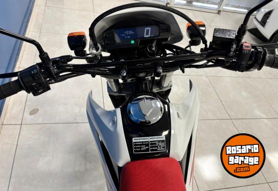 Motos - Honda TORNADO XR 250 2023 Nafta 4900Km - En Venta
