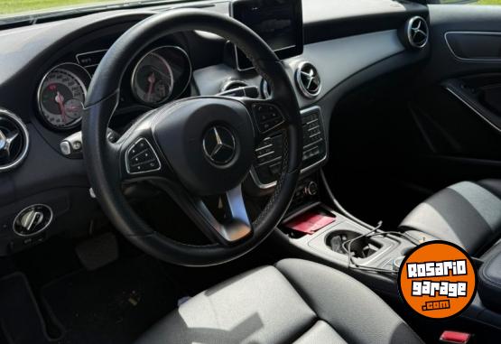 Autos - Mercedes Benz GLA 200 2016 Nafta 83000Km - En Venta