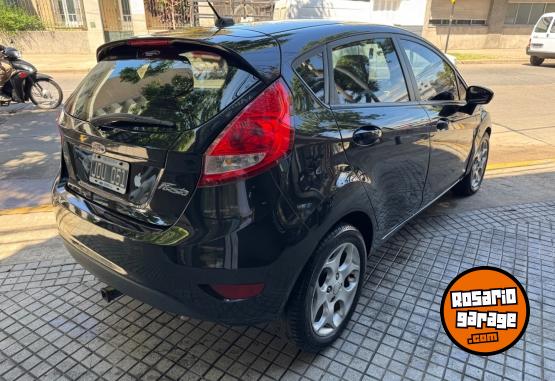Autos - Ford Fiesta Kinetic Titanium 2011 Nafta 174000Km - En Venta