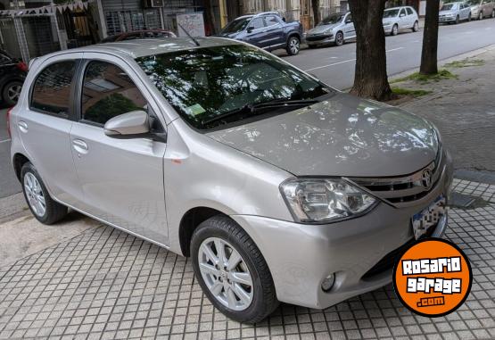 Autos - Toyota Etios xls 2017 Nafta 157300Km - En Venta