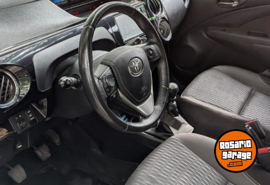 Autos - Toyota Etios xls 2017 Nafta 157300Km - En Venta