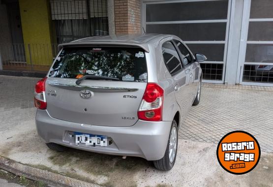 Autos - Toyota Etios xls 2017 Nafta 157300Km - En Venta