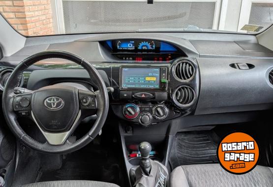 Autos - Toyota Etios xls 2017 Nafta 157300Km - En Venta