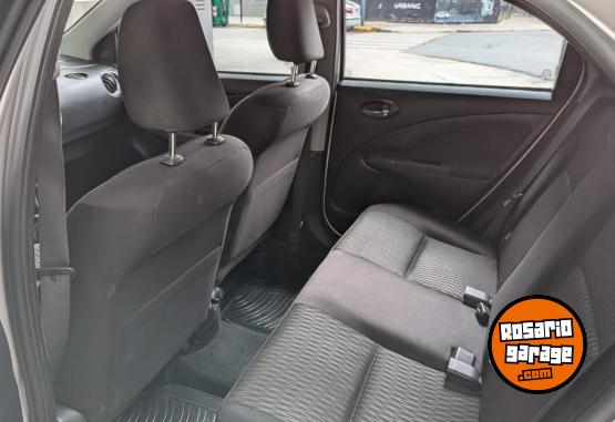 Autos - Toyota Etios xls 2017 Nafta 157300Km - En Venta