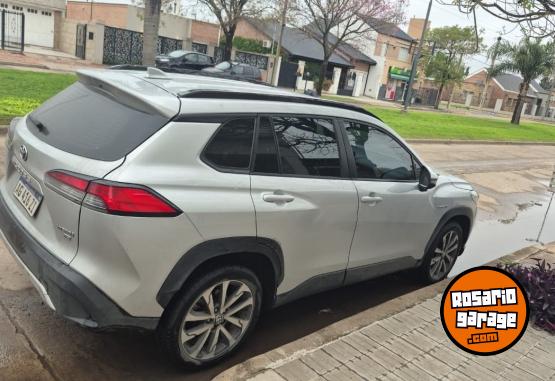 Camionetas - Toyota COROLLA CROSS HYBRIDA XEI 2024 Electrico / Hibrido 58000Km - En Venta
