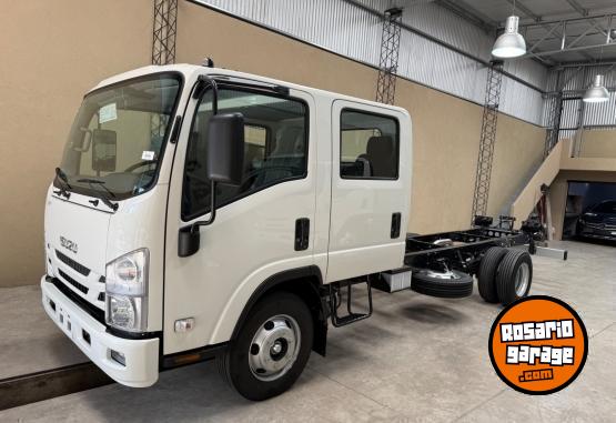 Camiones y Grúas - ISUZU NPR75 DOBLE CABINA - En Venta