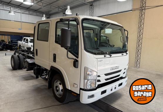 Camiones y Grúas - ISUZU NPR75 DOBLE CABINA - En Venta