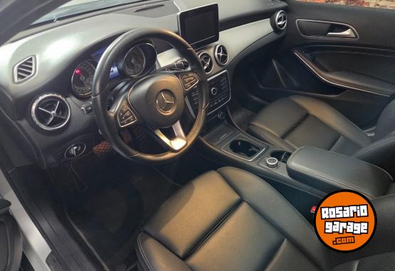 Autos - Mercedes Benz Gla 200 2017 Nafta 110000Km - En Venta