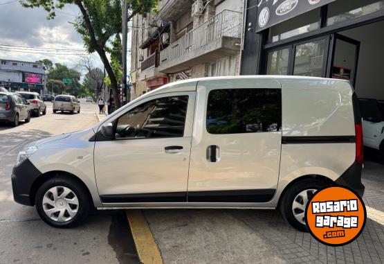 Utilitarios - Renault Kangoo express 1.6 2025 GNC 24000Km - En Venta