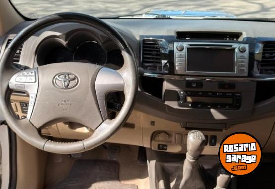 Camionetas - Toyota HILUX SW4 4X4 3.0TD MT CU 2013 Diesel 244000Km - En Venta