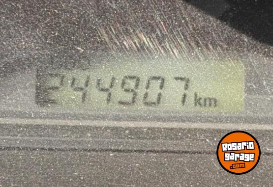 Camionetas - Toyota HILUX SW4 4X4 3.0TD MT CU 2013 Diesel 244000Km - En Venta
