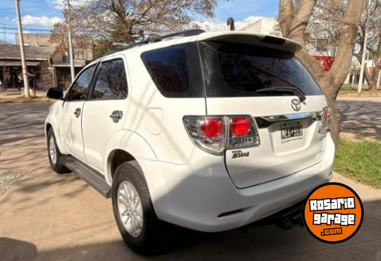 Camionetas - Toyota HILUX SW4 4X4 3.0TD MT CU 2013 Diesel 244000Km - En Venta