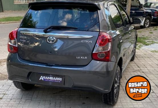 Autos - Toyota Etios 2022 Nafta 42000Km - En Venta