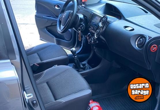 Autos - Toyota Etios 2022 Nafta 42000Km - En Venta