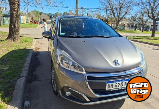 Autos - Peugeot 208 feline modelo 2016 2016 Nafta 142000Km - En Venta