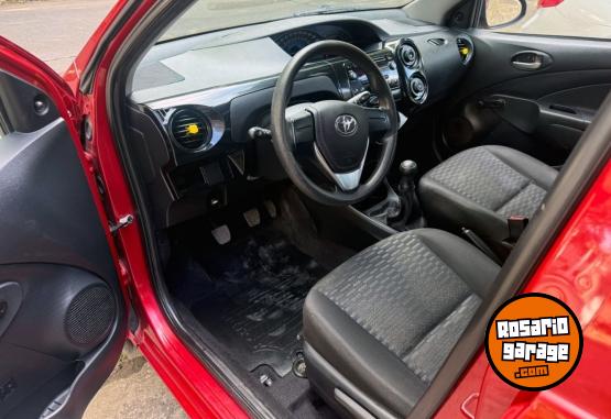 Autos - Toyota Etios 1,5 X 2015 Nafta 94360Km - En Venta
