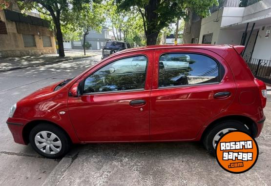 Autos - Toyota Etios 1,5 X 2015 Nafta 94360Km - En Venta