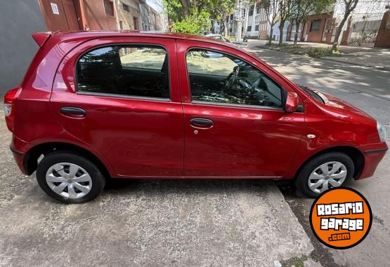 Autos - Toyota Etios 1,5 X 2015 Nafta 94360Km - En Venta