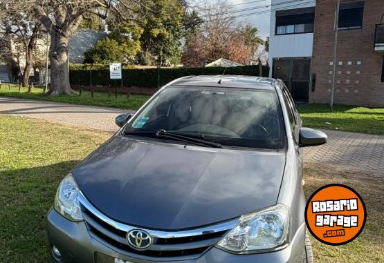 Autos - Toyota Etios 2014 Nafta 145000Km - En Venta