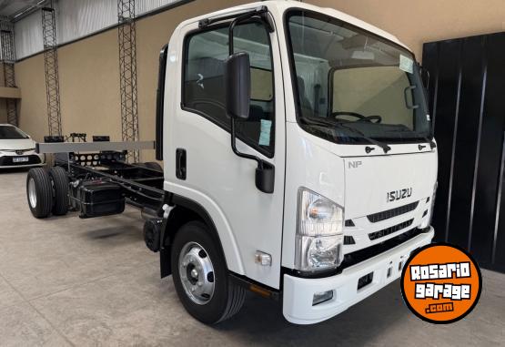 Camiones y Gr�as - ISUZU NPR75 CHASIS LARGO - En Venta