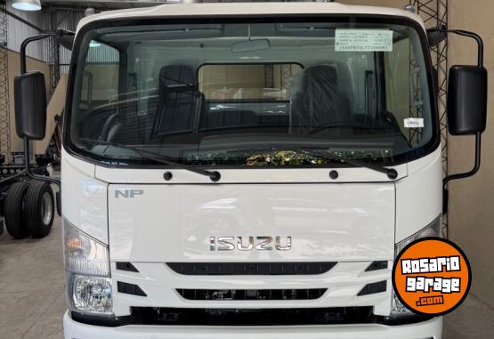Camiones y Gr�as - ISUZU NPR75 CHASIS LARGO - En Venta