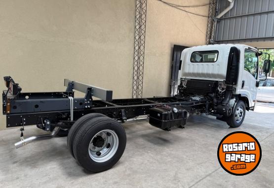Camiones y Gr�as - ISUZU NPR75 CHASIS LARGO - En Venta
