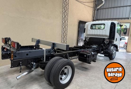 Camiones y Gr�as - ISUZU NPR75 CHASIS LARGO - En Venta