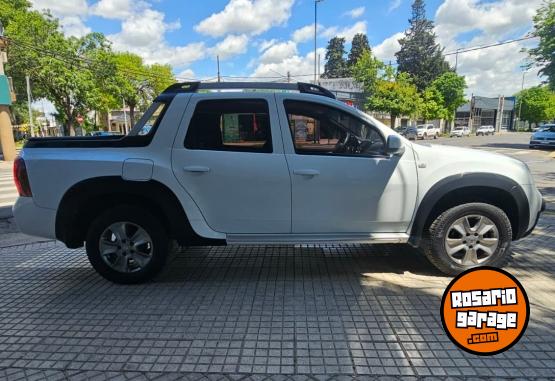 Camionetas - Renault OROCH OUTSIDER 2.0 NAV 2017 GNC 140000Km - En Venta