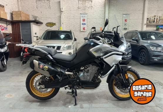 Motos - CF MT 800 2023 Nafta 26400Km - En Venta