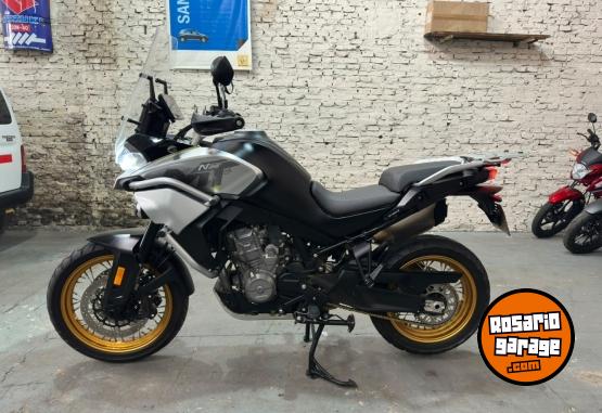 Motos - CF MT 800 2023 Nafta 26400Km - En Venta