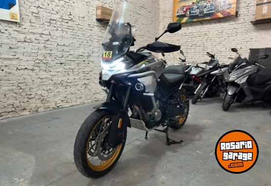 Motos - CF MT 800 2023 Nafta 26400Km - En Venta