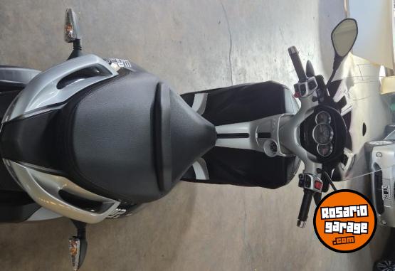 Motos - Piaggio Vespa 300 2017 Nafta 400Km - En Venta