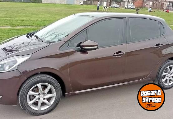 Autos - Peugeot 208 2013 Nafta 144000Km - En Venta
