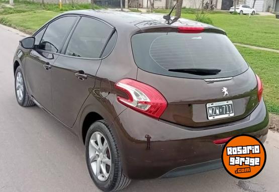 Autos - Peugeot 208 2013 Nafta 144000Km - En Venta