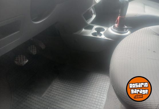 Autos - Volkswagen Voyage 2011 GNC 146000Km - En Venta
