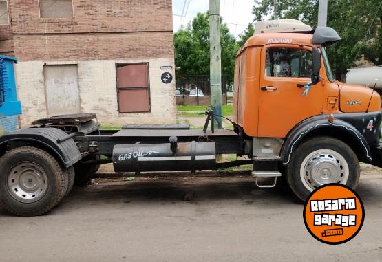 Camiones y Grúas - Vendo permuto veo todo Mercedes 1114. Mod 79. Y semi praty mod 78 titular listo para trabajar. Veo toda clase de oferta. - En Venta