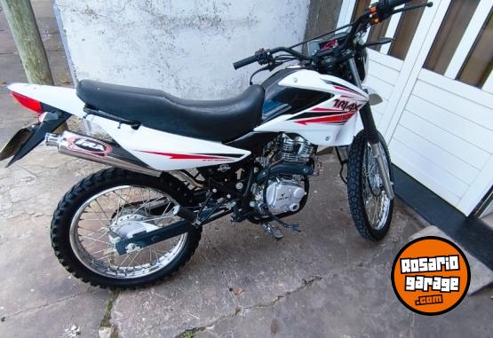 Motos - Corven Triax 150 2022 Nafta 8800Km - En Venta