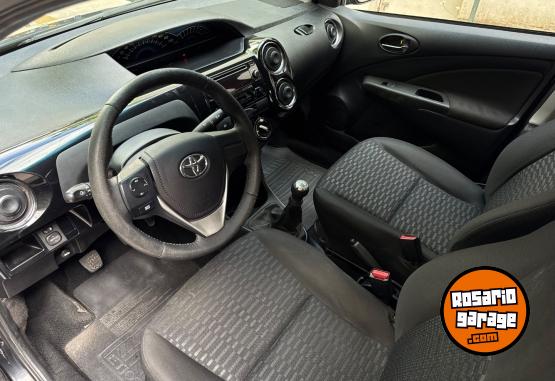 Autos - Toyota Etios XLS 2015 Nafta 180000Km - En Venta